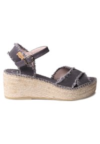 Grijze stoffen wedge sandalen met rafelige randen, open teenontwerp, verstelbare enkelband en een geweven jute zool.
