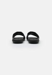Lacoste - CROCO SLIDE - Muiltjes - black - 2