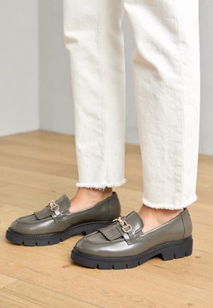 Loafers - olive