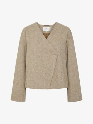 Beige omslagjakke laget av teksturert stoff, med lange ermer og V-hals, og en minimalistisk innvendig etikett.