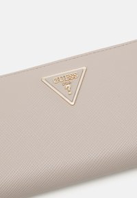 Guess LAUREL LARGE ZIP AROUND - Portemonnee - taupe