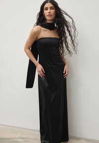 NA-KD Maxikleid - black