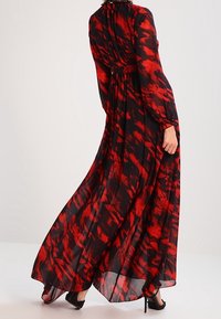 MARCIANO BY GUESS Robe longue - red