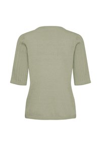 Hellgrüner Strickpullover mit ellbogenlangen strukturierten Ärmeln und rundem Ausschnitt, von hinten vor weißem Hintergrund gezeigt.