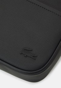 Lacoste Borsa a tracolla - black