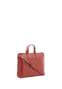Sac en cuir rouge de forme rectangulaire, avec deux poignées courtes et une bandoulière détachable, présentant un design minimaliste et une texture lisse.