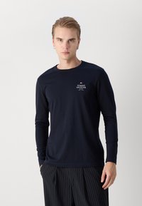 Tommy Hilfiger STACK TEE - Maglietta a manica lunga - desert sky
