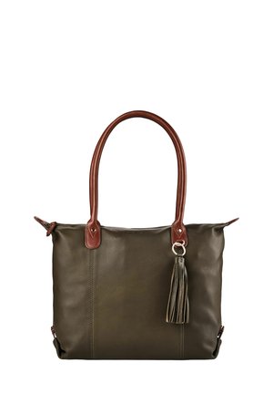 Bolso de cuero verde oscuro con asas marrones y un llavero con borla sobre fondo blanco.