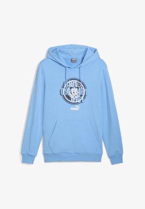 Felpa leggera azzurro chiaro realizzata in tessuto morbido, con un motivo centrale del logo del Manchester City e tasca a marsupio. Inclusa cappuccio regolabile con lacci.