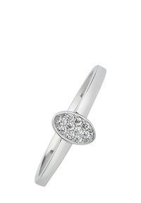 Bague en argent avec un chaton ovale serti de plusieurs petites pierres rondes et claires. Anneau fin, finition polie et texture lisse.