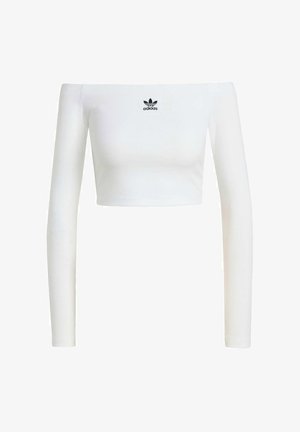Witte off-shoulder crop top van ribstof, met lange mouwen en een klein zwart Adidas-logo aan de voorkant.