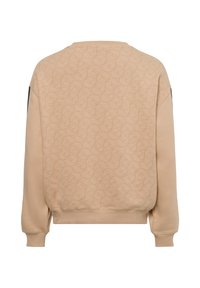 Sudadera beige con un patrón texturizado y un sutil diseño geométrico. Mangas largas y cuello redondo. La vista trasera muestra un color sólido.