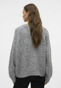 Vero Moda Strikkegenser - medium grey melange