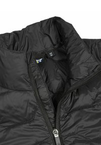 Schwarze gesteppte Pufferjacke mit hohem Kragen, ausgestattet mit einem Frontreißverschluss und einem internen Etikett mit Größe M. Weicher, glänzender Nylonstoff.