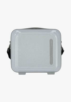 Zilver rechthoekige harde hoes met een glanzende textuur, voorhandvat en verstelbare schouderband; heeft een logo en subtiele ribbels op het bovenoppervlak.