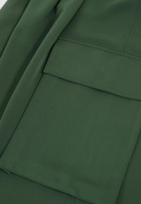 Reiss REGULAR FIT - ORLA WIDE LEG PLEATED - Armijas stila bikses - green