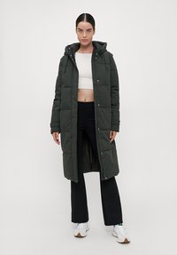 Vero Moda Tall VMMARGARET LONG COAT - Abrigo de invierno - peat