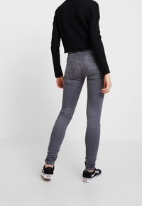 ONLY Vaqueros pitillo - grey denim
