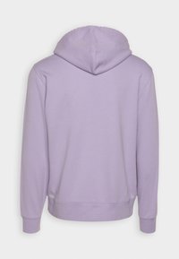 Felpa con cappuccio di colore lavanda chiaro, con cappuccio regolabile, maniche lunghe, polsini a coste e una vestibilità rilassata con una texture liscia.