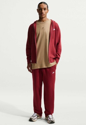 - Spodnie treningowe