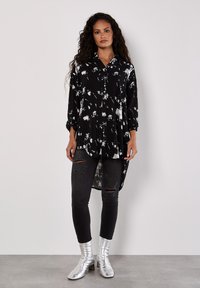 Apricot OVERSIZED - Camicia - black