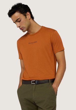 - T-shirt z nadrukiem