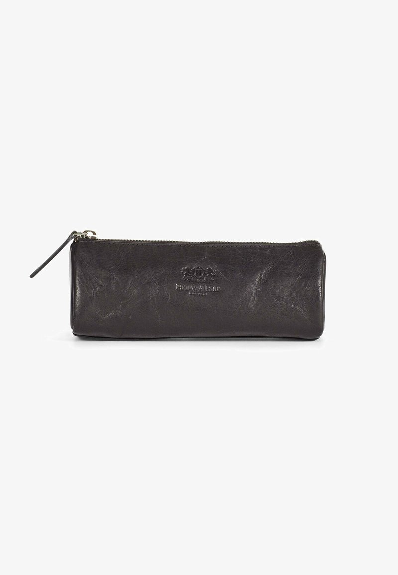 Estuche de lápices de cuero negro con cierre de cremallera, que presenta una forma rectangular simple y un logotipo grabado sutil en la parte frontal.