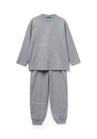 Šedý set s dlouhým rukávem a odpovídajícími joggovými kalhotami s nápisem "United Colors of Benetton" na obou kusech, bavlněná látka, volný střih.