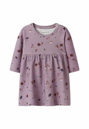 Robe lilas à manches longues avec taille froncée, ornée d'un imprimé floral et de champignons dans différentes couleurs. Matériau en coton doux.