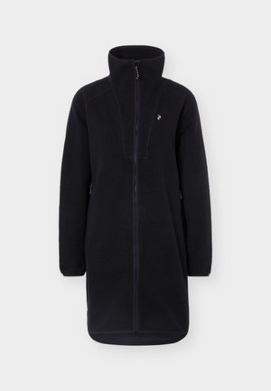 Μαύρο μακρύ φλις μπουφάν με ολόκληρο μπροστινό φερμουάρ, ψηλό γιακά, πλαϊνές τσέπες και μικρό λογότυπο στο αριστερό στήθος.