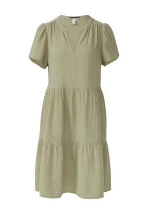 Kurzärmliges, gestuftes Kleid aus strukturiertem, hellgrünem Stoff; mit V-Ausschnitt und puffärmel.