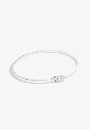 Bracciale in argento con una forma liscia e arrotondata, dotato di una chiusura decorata da piccoli cristalli per un tocco di eleganza.