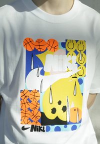 Nike Sportswear AIR TEE - Print T-shirt - white