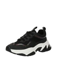 Sneaker neri con tomaia in mesh, suola bianca accentuata, suola in gomma spessa e dettagli riflettenti lungo i lati. Design unico e chunky.