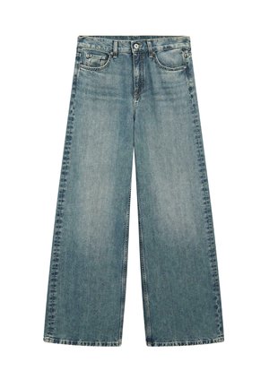 Jeans in denim blu chiaro a gamba larga con bottone frontale, cerniera, passanti per cintura e cinque tasche, appoggiati su uno sfondo bianco.