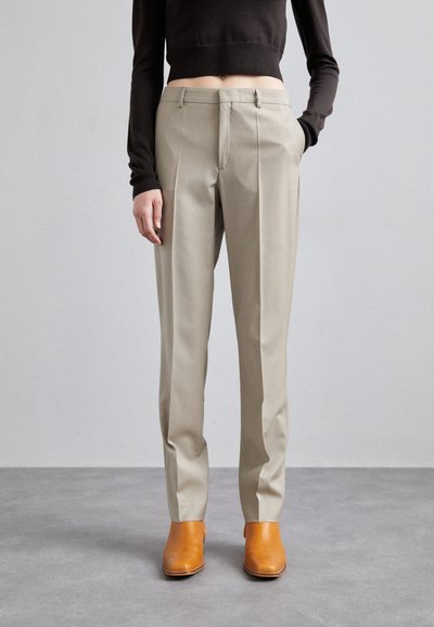 Filippa K EMMA TROUSERS - Pantaloni - desert tau