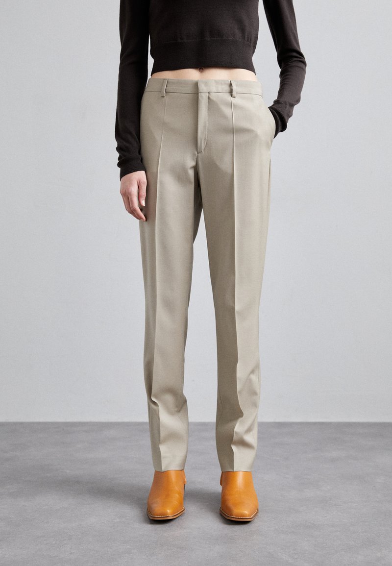 Filippa K EMMA TROUSERS - Kelnės - desert tau