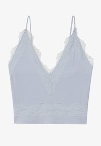 Světle modrá braletka s krajkovým lemem podél výstřihu do V a dolního lemu, s nastavitelnými tenkými ramínky a jemnou, hladkou texturou látky.