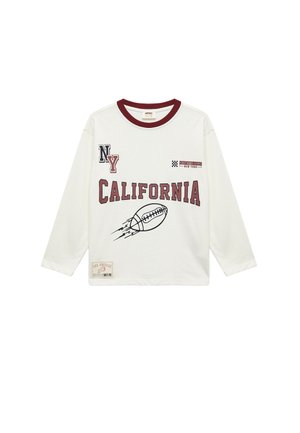 Langärmliges weißes T-Shirt mit burgunderfarbenen Akzenten, mit dem grafischen Text "CALIFORNIA" und einem Fußballdesign. Baumwollstoff, lässige Passform.
