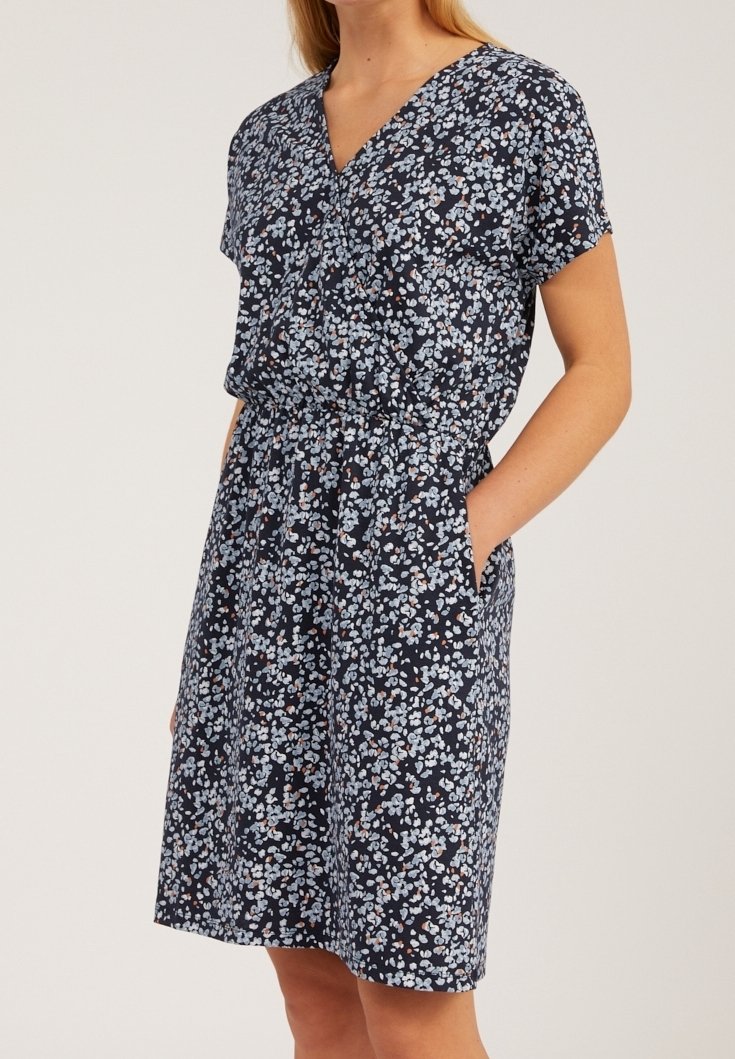 Robe bleu marine à motif floral, manches courtes, encolure en V et taille cintrée. Comprend des poches et une coupe décontractée.