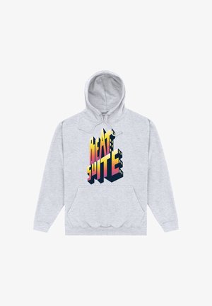 Jasnoszara bluza z kapturem z kieszenią z przodu i kolorowymi, trójwymiarowymi literami układającymi się w napis „BEAT SUITE” na piersi.