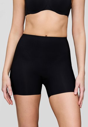 Shorts neri aderenti realizzati in tessuto elasticizzato, con vita alta e texture liscia, progettati per comfort e libertà di movimento.