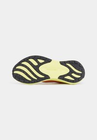 Merrell MORPHLITE - Zapatillas running asfalto - melon/hiviz