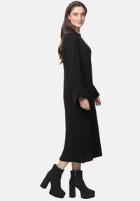 Elara Robe pull - schwarz