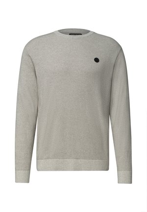 Lysegrå tekstureret langærmet sweater med rund halsudskæring og lille sort rund plet på øverste venstre bryst.