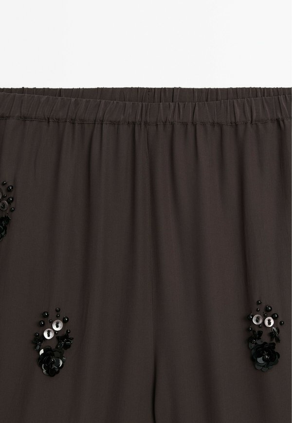 FLOWING FLORAL APPLIQUÉS  - Trousers3