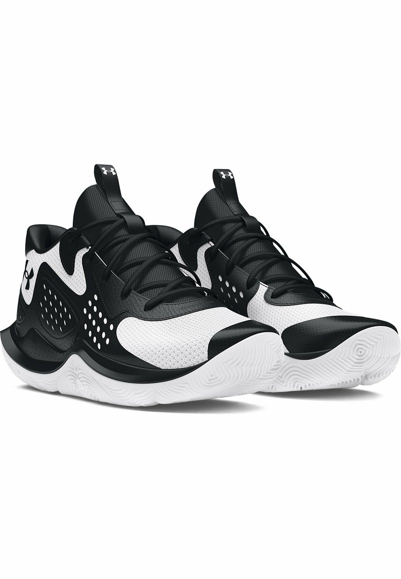 Schwarz-weiße Sportschuhe mit einem strukturierten Obermaterial aus Textil, auffälligen Perforationen und einer gekrümmten Gummisohle mit einer strukturierten Laufsohle.