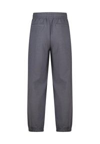 Grijze broek met elastische tailleband en een relaxte pasvorm, voorzien van twee achterzakken en taps toelopende boorden bij de enkels. Gladde stoftextuur.