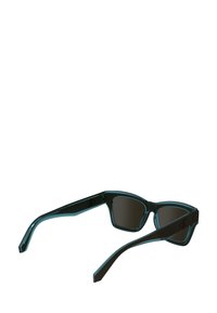 Ochelari de soare cu un cadru din plastic verde închis, lentile cuadrate și brațe cu accente albastre deschise. Lentile de culoare bronz.