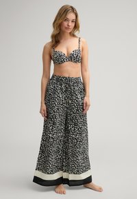 Czarny i biały bikini z wzorem, z fiszbiną i regulowanymi ramiączkami, w zestawie z szerokimi spodniami o czarno-białym wzorze, z jednolitą nogawką.